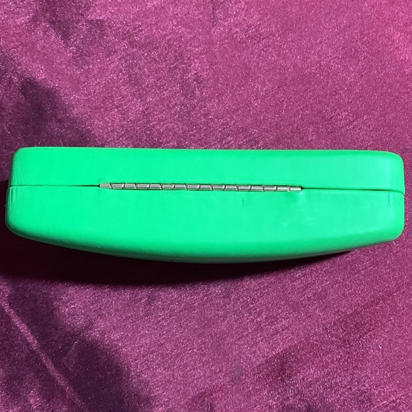 Ray-Ban Eye Glass Case Hard Shell Protective Green w/Red Interior - Picture 4 of 5